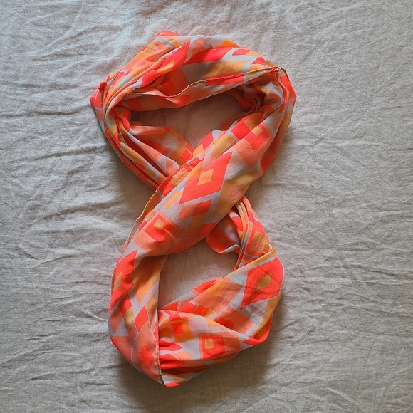 Pieces Accessories Women's Geometric Neon Infinity Chresta Tube Scarf - Picture 3 of 8